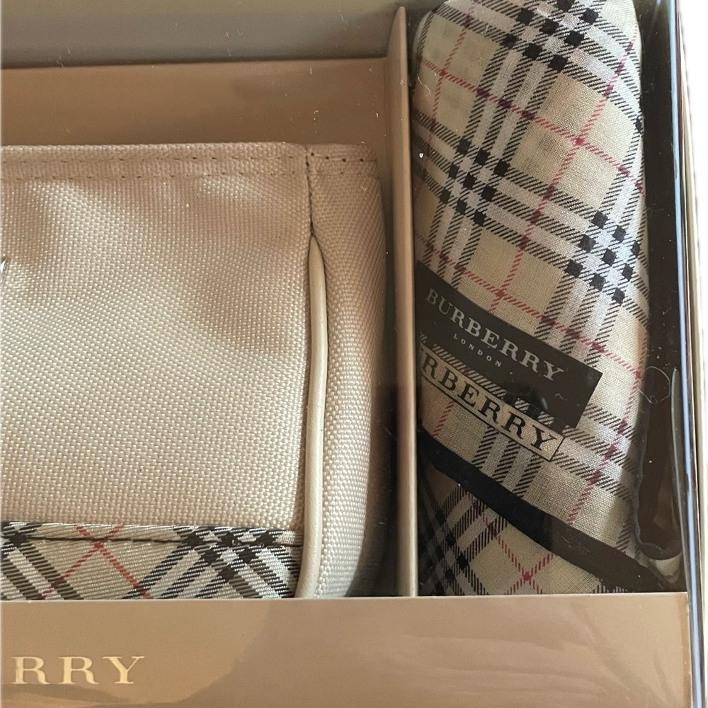 SALE NWOT Burberry Beige Plaid Cosmetic Pouch and Hankerchief Set